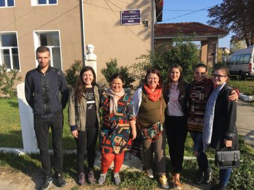 Echipa de voluntari și angajați PACT, în vizită la liceul teoretic „Vasile Alecsandri” din Săbăoani, Județul Neamț