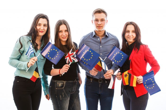 Comisia Europeană lansează competiția Youth4Regions pentru tineri jurnaliști