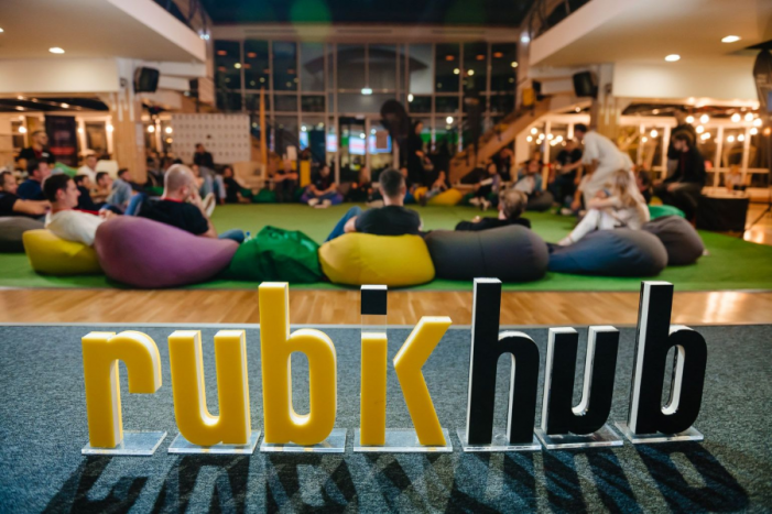 Două locuri disponibile în acceleratorul Rubik Hub pentru startupuri cu planuri de extindere în UK