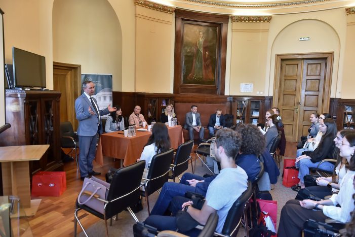 Ceremonia de absolvire a Centrului de Excelență în Administrea Afacerilor