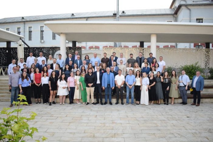 Șefii de promoție ai programelor de licență și masterat ale FEAA au fost premiați